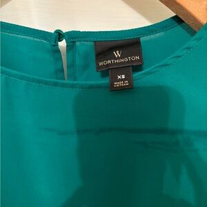 Worthington women medium green blouse.